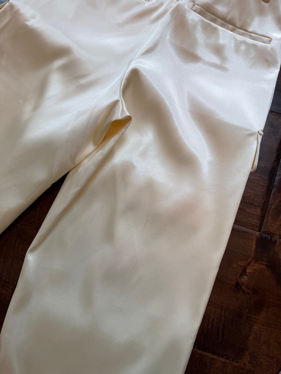 FRAME Relaxed Straight Cargo Pants in Bone - Picture 10 of 15